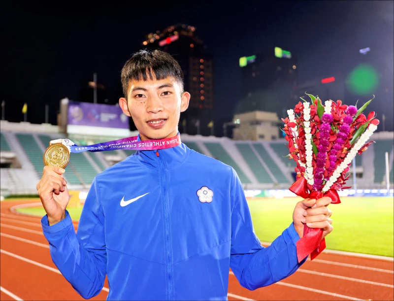 Lin Yu-tang[a] (Chinese: 林昱堂; born 11 May 2000) is a Taiwanese long jumper. He was the 2023 indoor and outdoor Asian Champion in the long jump. In 2023, he set a Chinese Taipei record leap of 8.40 m, qualifying him for his first Olympic Games in Paris.