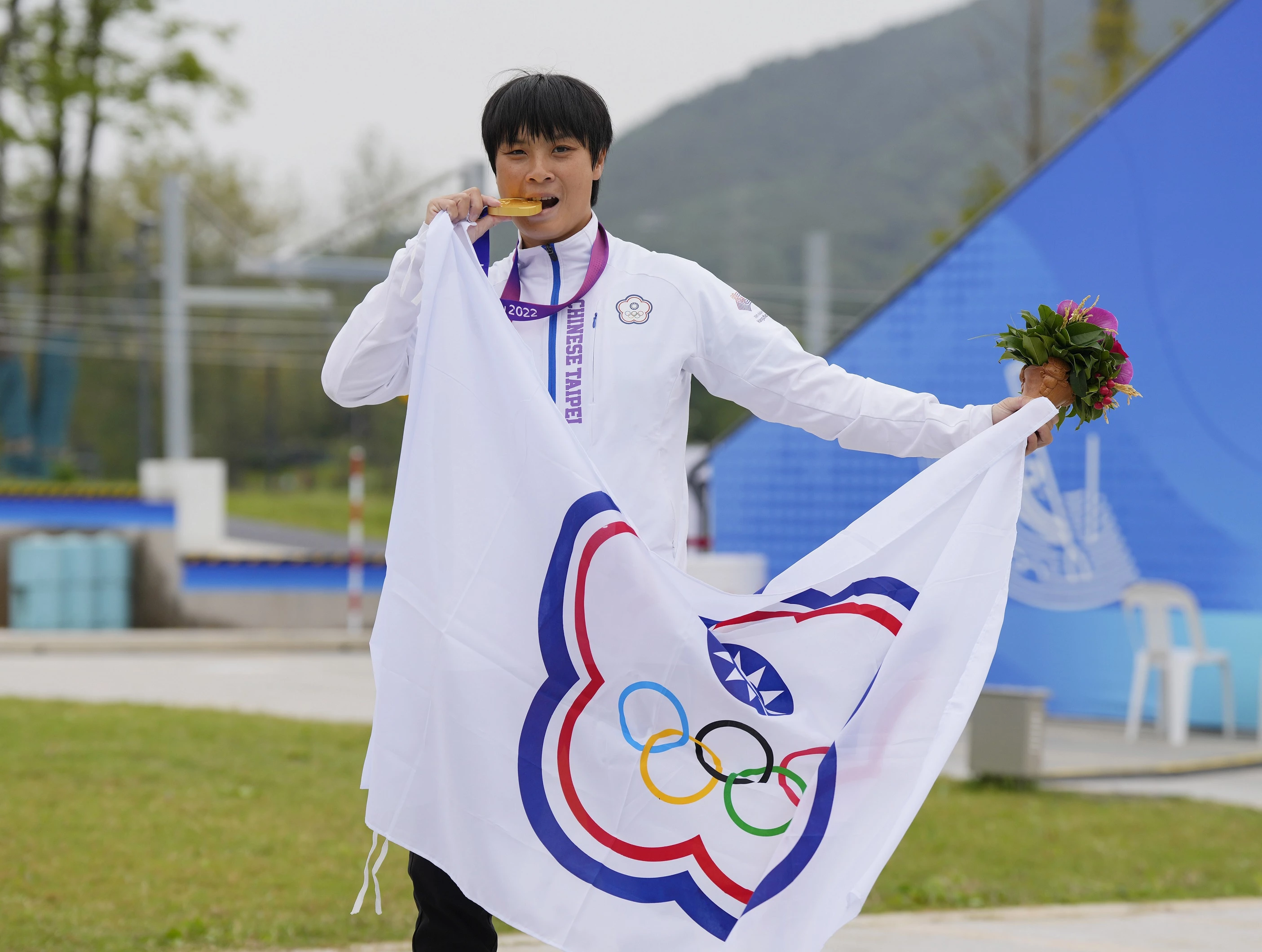 Chang Chu-Han (Chinese: 張筑涵; pinyin: Zhāng Chǔ Hán; Wade–Giles: Chang Chu-han; born 1 March 1993) is a Taiwanese slalom canoeist who has competed at the international level since 2008. She is from Taichung and has studied at National Taichung University of Education.